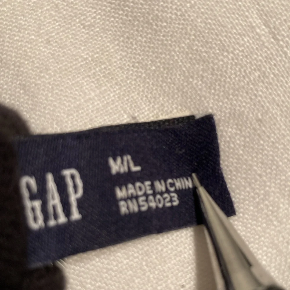 Gap buttery leather women’s gloves with snap M/L fits like a small
